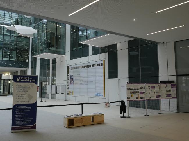 L'exposition Hors Cadre 2022 dans le Halle de l'Humathèque du Campus Condorcet